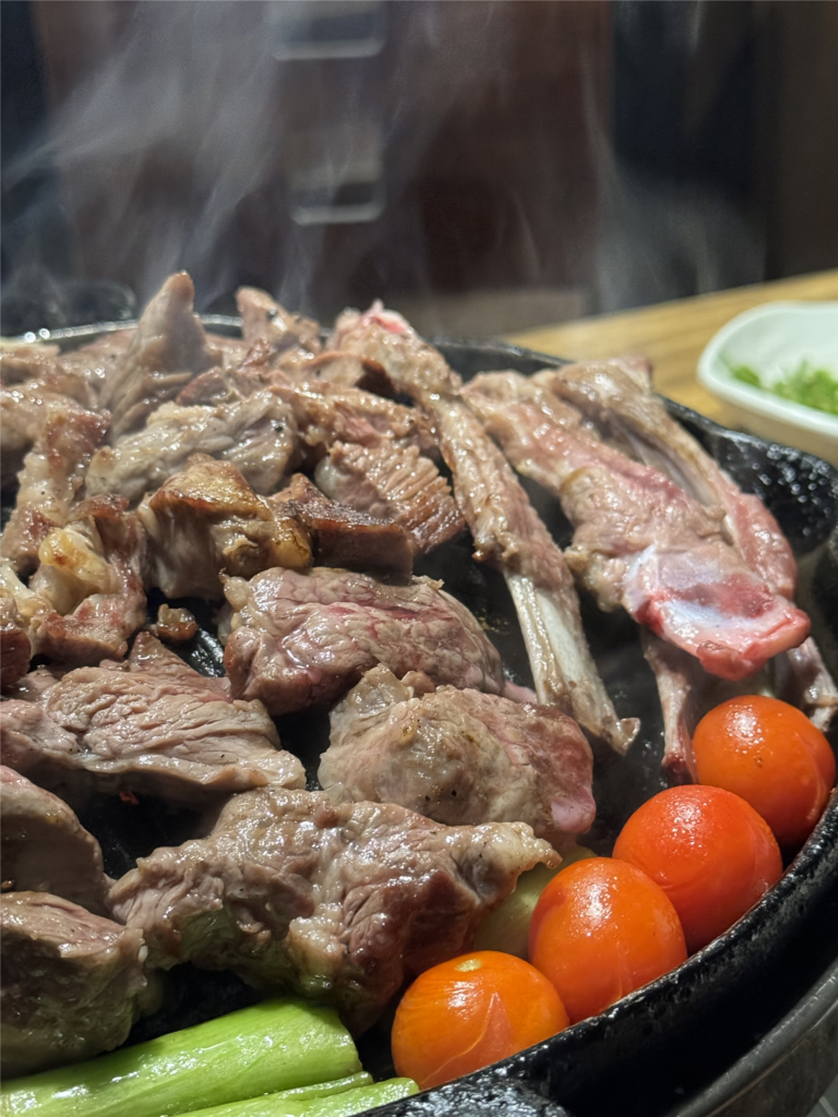 Jeju Part 1 – Coastlines, Bagels, and Lamb Ribs Dinner: Lamb Ribs at Jingiseu