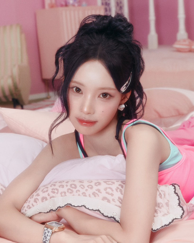 A Girl Group Blowing Up Fast in Korea Right Now RESCENE Woni