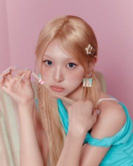 A Girl Group Blowing Up Fast in Korea Right Now RESCENE Minami